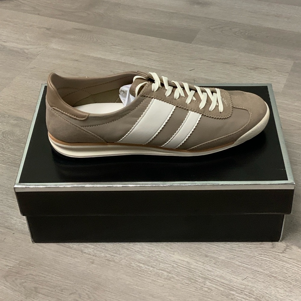 Madden Girl JUMPER Tan and White Sneakers 7.5